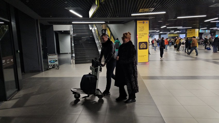 Sin došao po Ćanu na aerodrom