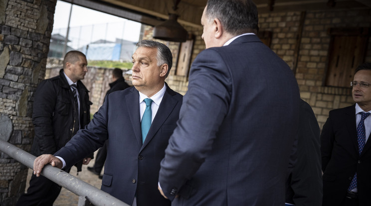 Milorad Dodik, a Bosznia-Hercegovina háromtagú elnökségének szerb tagja (jobbról a második) vendégével, Orbán Viktor miniszterelnökkel (középen) Banja Lukában / Fotó: MTI/Miniszterelnöki Sajtóiroda/Fischer Zoltán