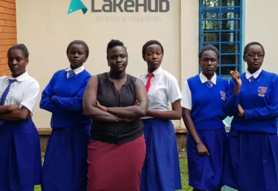 Nastolatki z Kenii stworzyły aplikację do walki z tradycją obrzezania kobiet