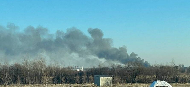 Wybuchy we Lwowie. Czarny dym w pobliżu lotniska