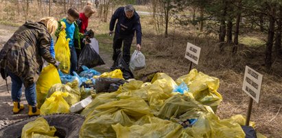 Idziesz na spacer, posprzątaj po cwaniakach i śmieciarzach.