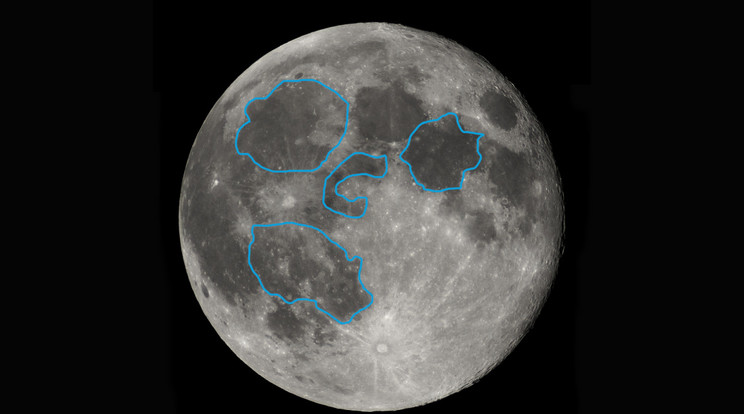 Sok ember a Hold tengerei által felrajzolt foltokban egy emberi arcot vél felfedezni égi kísérőnk felszínén (amit fotónkon a kék körvonalak kiemelnek). Ha ez ember, akkor az egyik (nagyobbik) szeme 200 millió évvel idősebb, mint a többi arcvonása. A tudósok erre csak most jöttek rá két kormeghatározási módszer egyesítésével. / Fotó: Luc Viatour/Wikimedia Commons