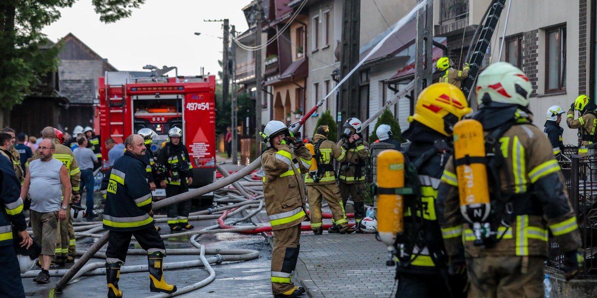 W wyniku pożaru w Nowej Białej uszkodzonych jest 21 budynków mieszkalnych oraz 23 budynki gospodarcze.