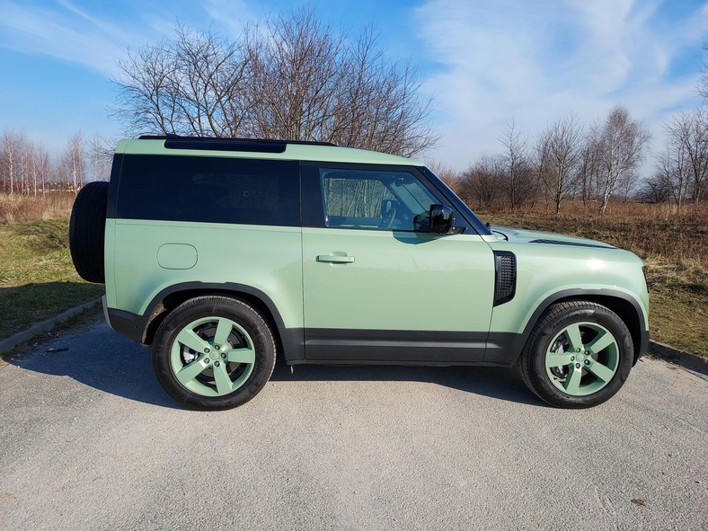 Land Rover Defender 90