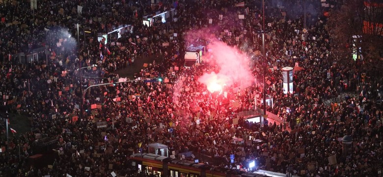"Jarek, pakuj się". Protestujący pod domem prezesa PiS