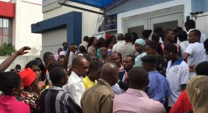 Customers throng banks as CBN’s directive to work on weekends takes effect.