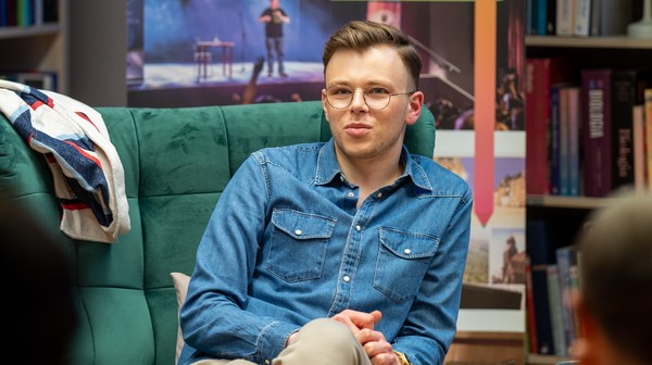 Sławek Gortych, ustępujący obecnie popularnością jedynie Remigiuszowi Mrozowi, odwiedzi Przeworno 10 marca o godz. 17. 