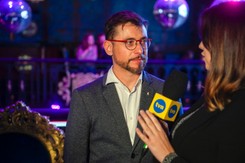 Kacper Kuszewski zdradził, ile zarabiał w 'M jak miłość'. 'Ile?! Naprawdę?!'