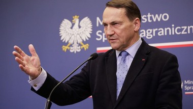 "potrzebne są egzorcyzmy". sikorski ostro odpowiada kaczyńskiemu