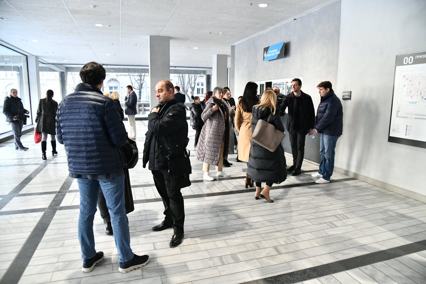 Članovi porodica ubijenih u masakru u OŠ "Vladislav Ribnikar" 