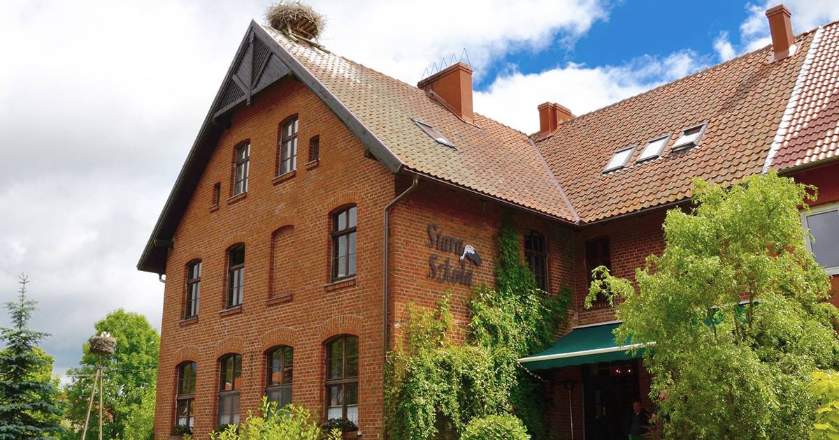 Kupili starą szkołę za 150 tys. zł. "Zarabia nasze utrzymanie"