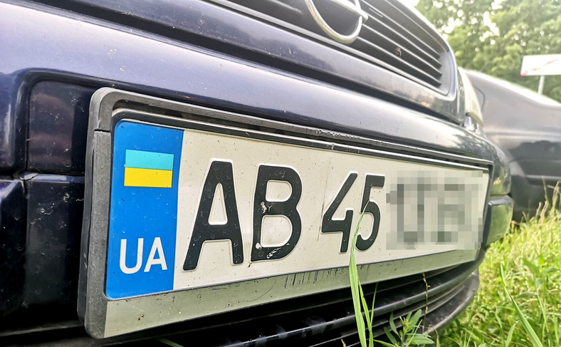Samochód na ukraińskich numerach rejestracyjnych