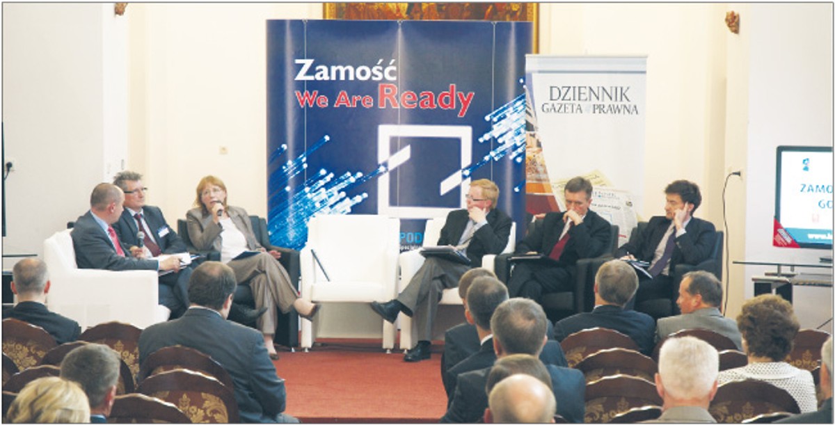 Uczestnicy panelu (od lewej): Bogusław Klimczuk – Wyższa Szkoła Zarządzania i Administracji w Zamościu, Waldemar Nowakowski – Krajowa Izba Gospodarcza, Teresa Orczykowska – SSE Euro-Park Mielec, Stanisław Koczot – „Dziennik Gazeta Prawna”, Bogdan Kawałko – Urząd Marszałkowski Województwa Lubelskiego, Marcin Nowicki – Instytut Badań nad Gospodarką Rynkową Fot. Materiały prasowe