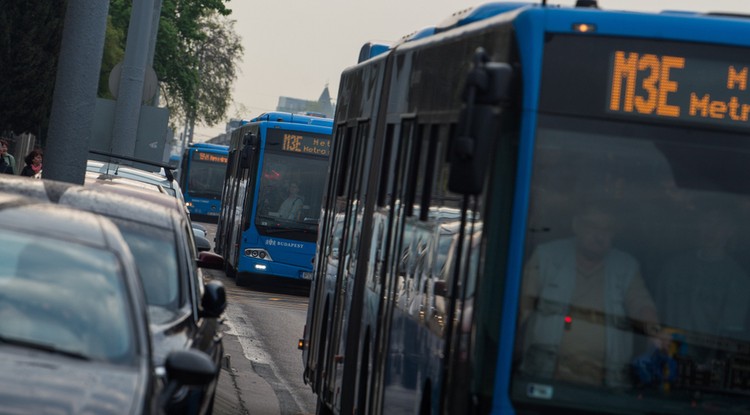 Pokoli a hőség a BKv buszain.