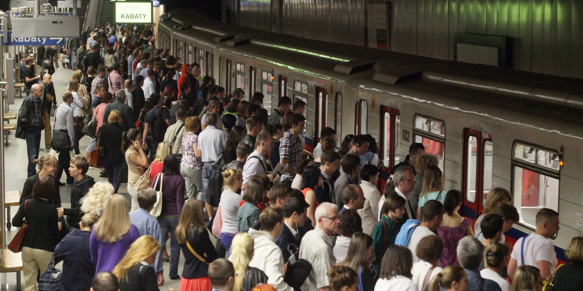 METRO TRAMWAJE KOMUNIKACJA