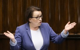 Zalewska: Nauczyciele zamiast uczyć, wypełniają papierki