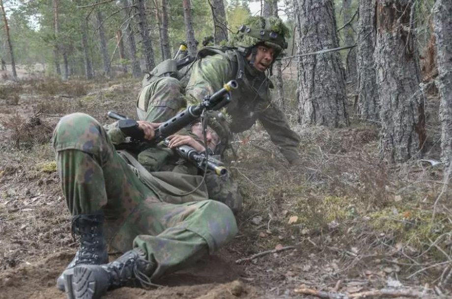 Żołnierze pułku jegrów z garnizonu w Utti podczas szkolenia w maju 2019 r.