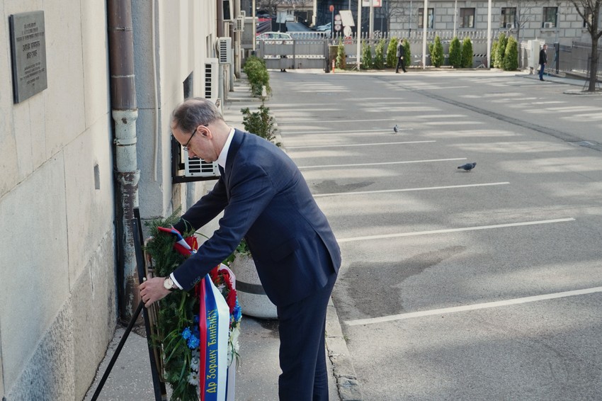 Članovi vlade položili vence