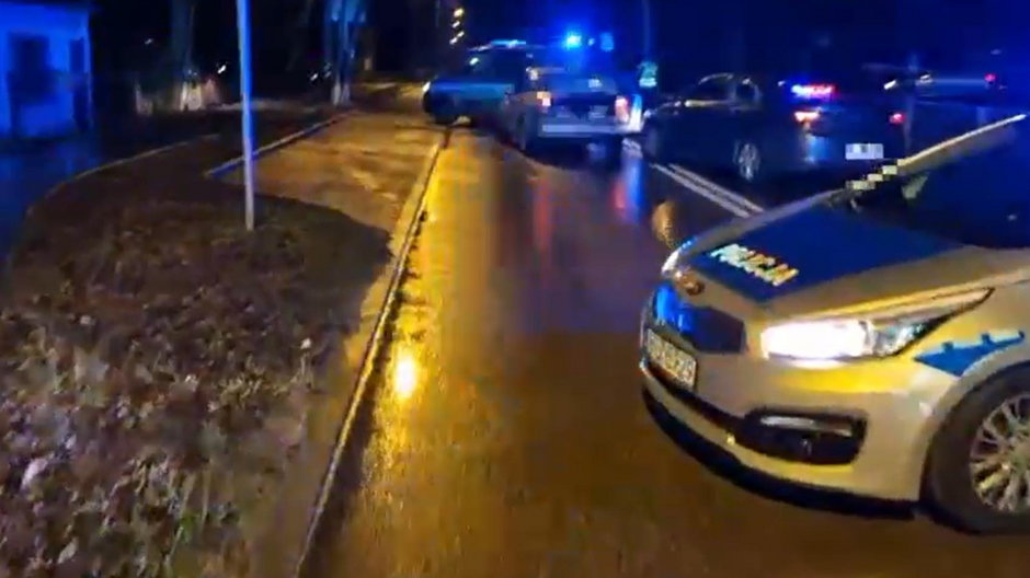 Kierujący pojazdem nie zamierzał poddać się kontroli drogowej, co doprowadziło do kilkunastokilometrowego pościgu ulicami Piaseczna