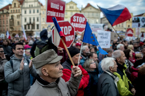 Organizatorzy zapowiedzieli, że kolejna demonstracja odbędzie się za tydzień. Za dwa tygodnie protest ma przenieść się z Rynku Starego Miasta na plac Wacława.
