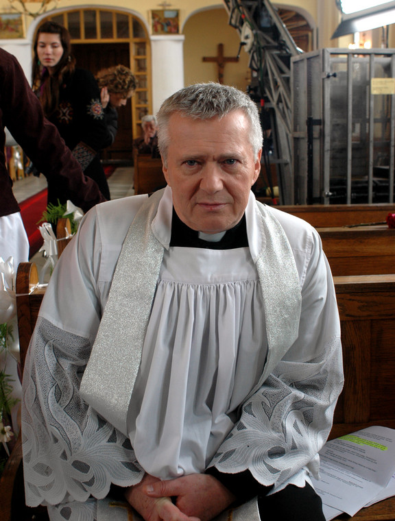 Włodzimierz Matuszak am Set der Serie "Pastor" (2007)