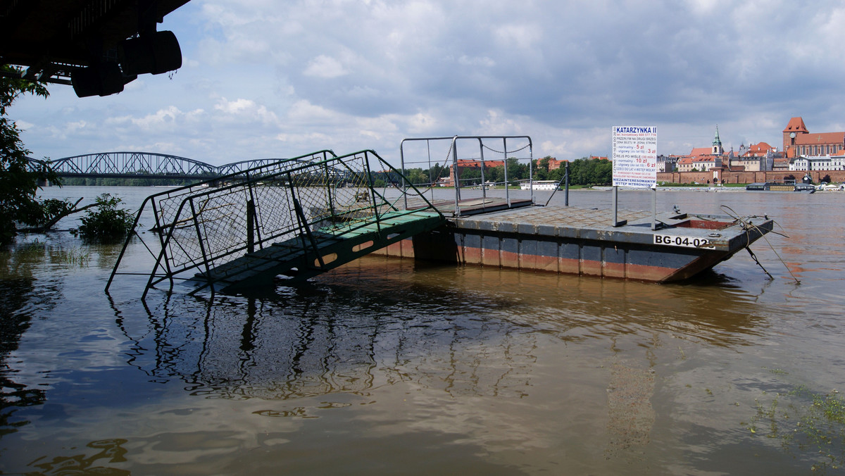 Poziom Wisły w Toruniu przekroczył 600 cm. Część przybrzeżnych, niezagospodarowanych terenów została zalana. Wszystko wskazuje jednak na to, że rzeka nie przekroczy stanu alarmowego.