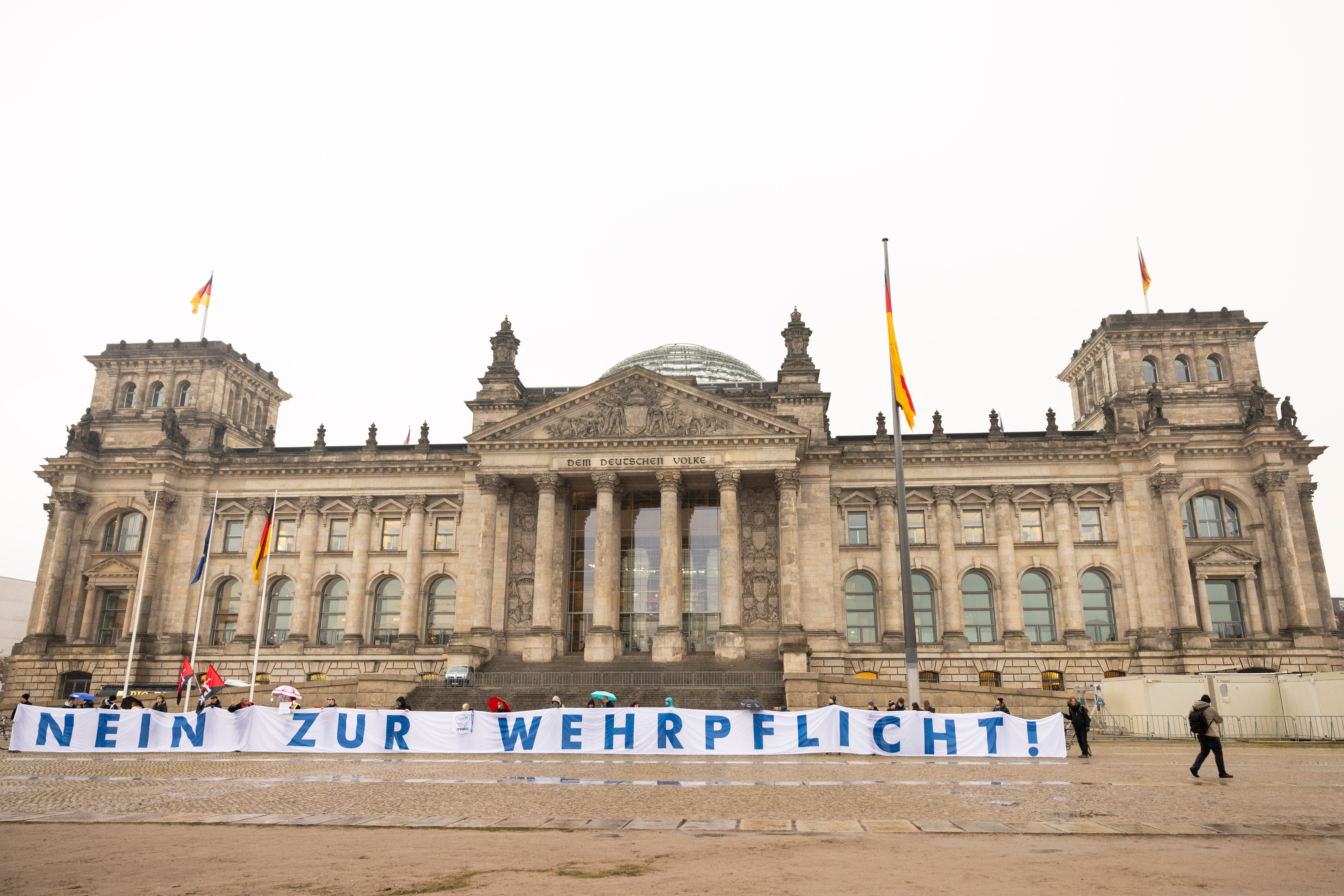 Schüler streiken in 90 Städten: Bundestag beschließt Pflicht-Musterung