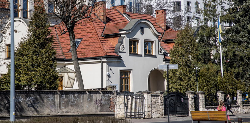 Szok w Krakowie. Przed konsulatem Ukrainy doszło do samopodpalenia