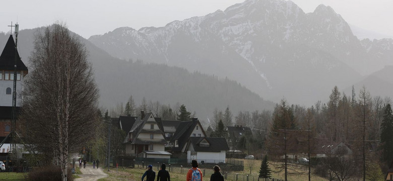 W Tatrach znów dzikie tłumy. A to wszystko przez...