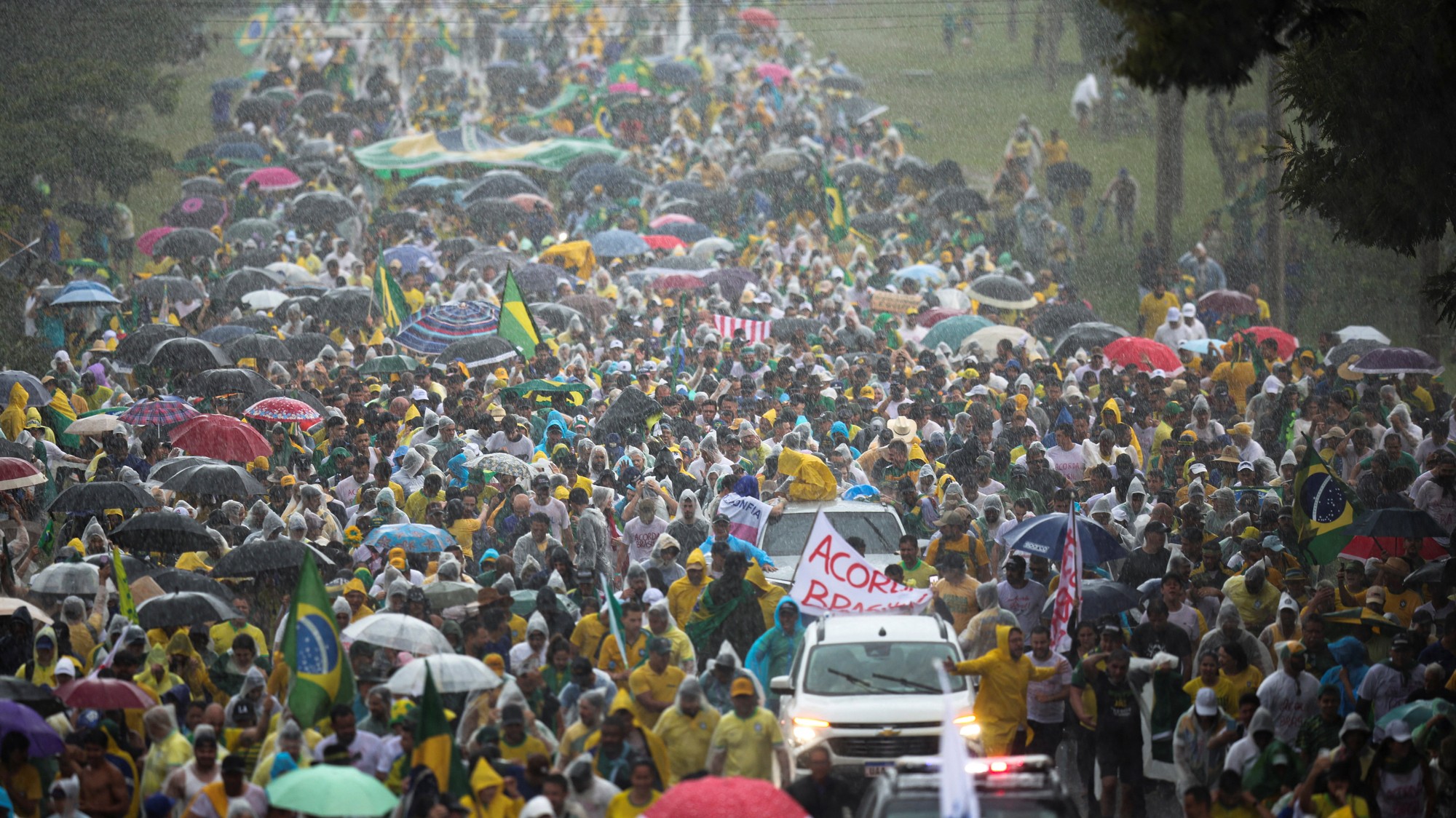 Protest na podporu bývalého prezidenta Jaira Bolsonara v Brazílii.