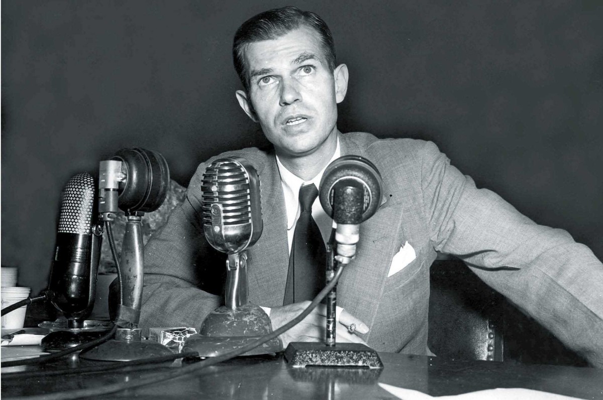Alger Hiss – wysoki urzędnik Departamentu Stanu, szef biura ds. specjalnych spraw politycznych
