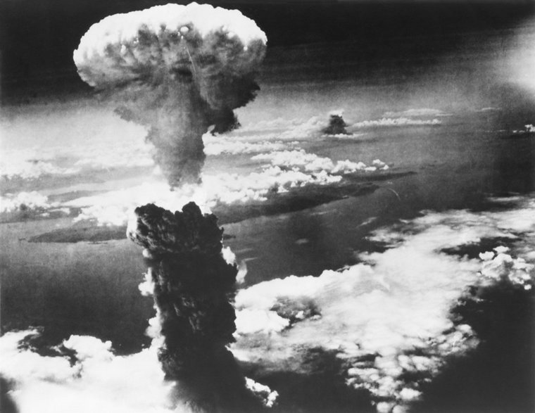 Grzyb atomowy po zrzuceniu bomby na Nagasaki, 9 sierpnia 1945 r.