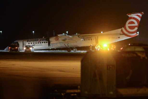 Bombardier Dash Q400, który w środę awaryjnie lądował na Lotnisku im. Chopina w Warszawie