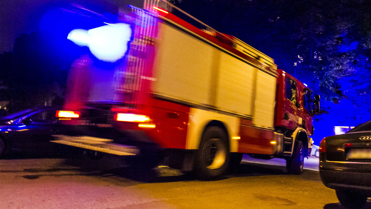 Dziś około 6.30 straż pożarna otrzymała zgłoszenie o wybuchu bacówki na granicy Kościeliska i Witowa. Bacówka spłonęła doszczętnie. Starszy mężczyzna poparzony w wyniku pożaru odwieziony został do zakopiańskiego szpitala.