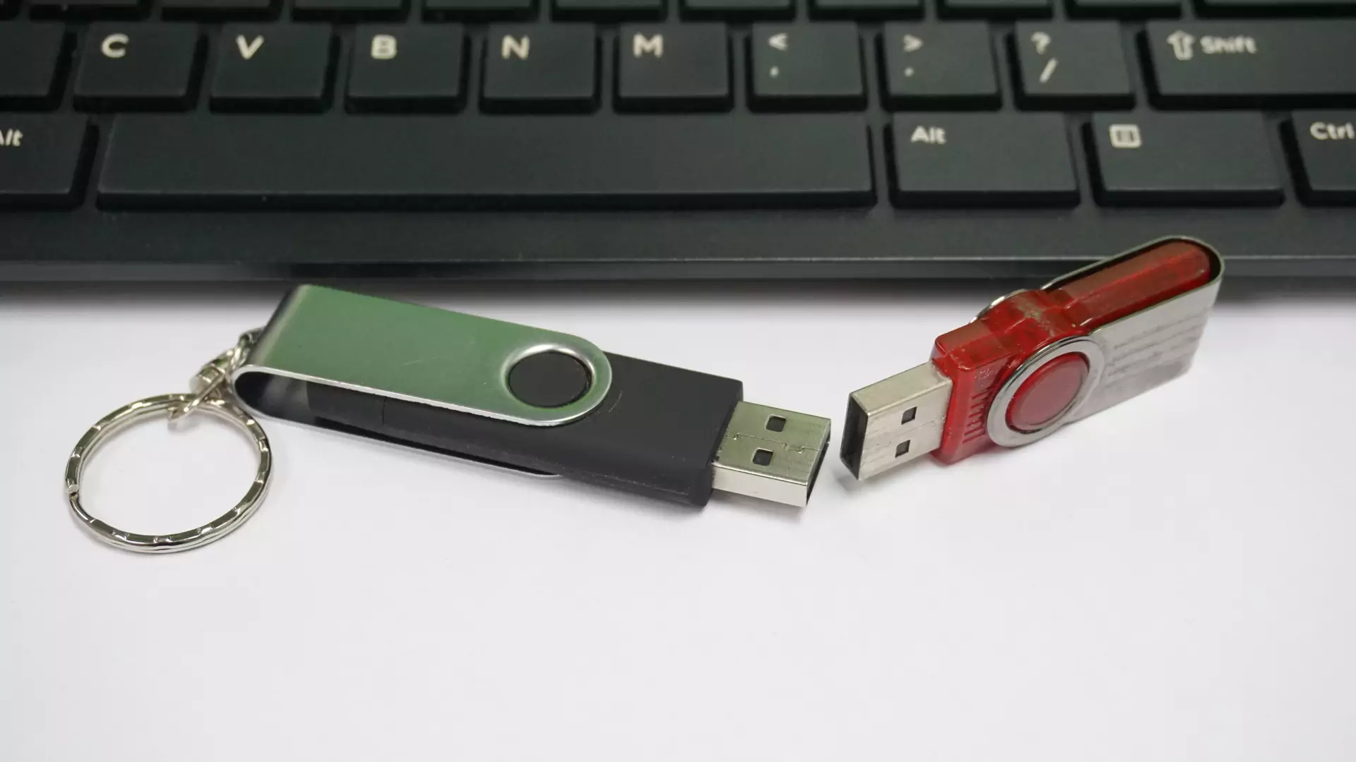 Test pamięci USB o pojemności 128-, 256- i 512 GB: tylko nieliczne zapewniają wysoką prędkość zapisu