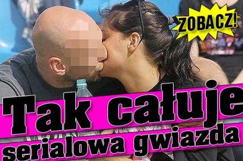 Tak całuje serialowa gwiazda. Zobacz!