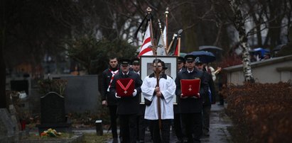 Wielkie pożegnanie prof. Filipiaka. Tłum przeszedł ulicami Krakowa. Nad grobem wybrzmiał utwór Maleńczuka