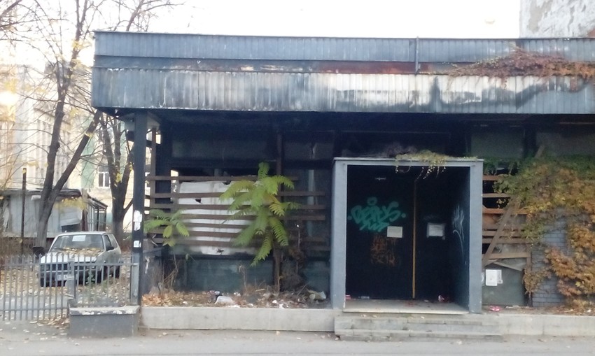 Nekada kultno mesto u gradu sada je ograđeno žicom