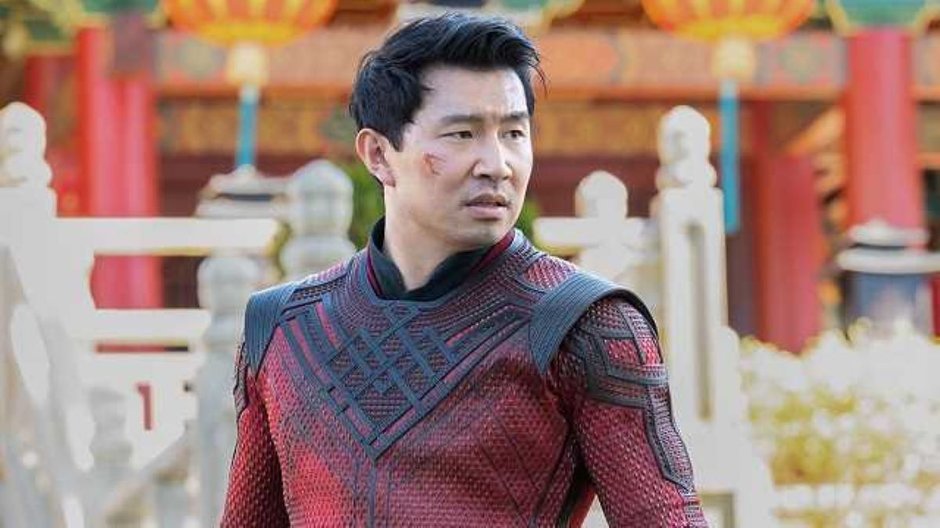 Simu Liu w filmie "Shang-chi i legenda dziesięciu pierścieni"