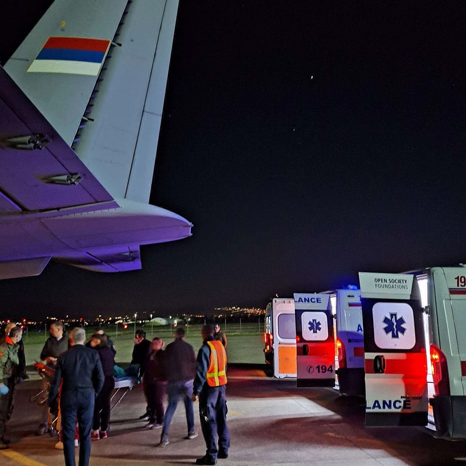 Aviona sa povređenima u Kočanima sa srpskim lekarima poleteo za Beograd