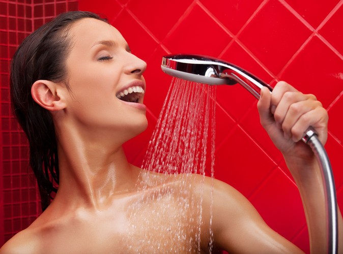 Zdrowy zimny prysznic