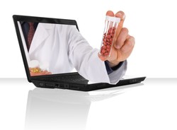 Dr Google źle leczy co czwartą kobietę