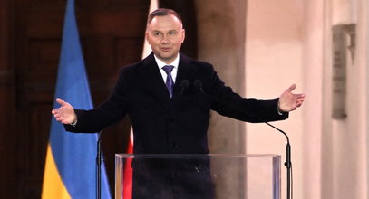 Andrzej Duda na dziedzińcu Zamku Królewskiego. Przejmujące wystąpienie prezydenta Polski