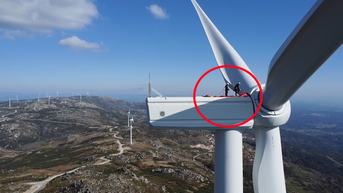 Pracuje jako technik turbin wiatrowych. Jeden błąd może go kosztować życie