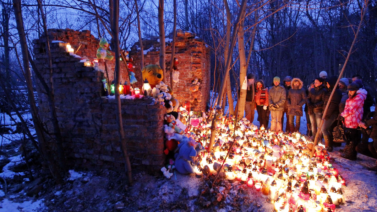 W katowickim Zakładzie Medycyny Sądowej, trwają oględziny ciała półrocznej Magdy z Sosnowca. Jeśli będzie taka możliwość, jeszcze dziś przeprowadzona zostanie sekcja zwłok dziecka.