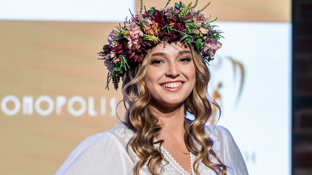 Miss Polonia Województwa Łódzkiego Julia Baryga jest w drodze z Dubaju do Manili na konkurs Miss Earth 2022. 