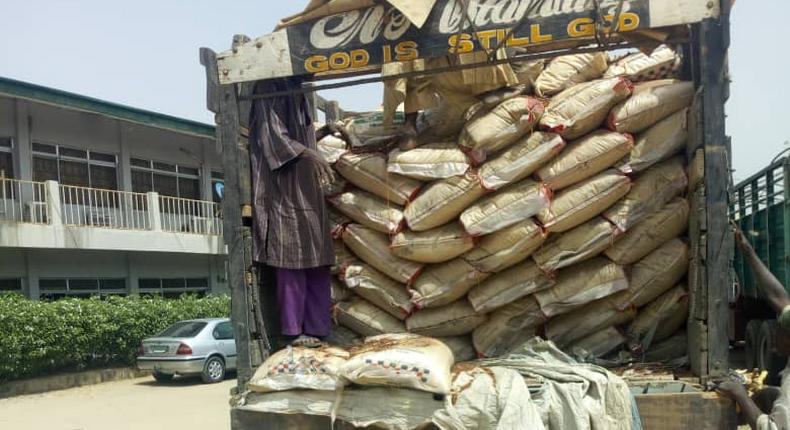 Navy nabs 20 suspected smugglers, seizes 1,425 bags of rice/Illustration (PM News)