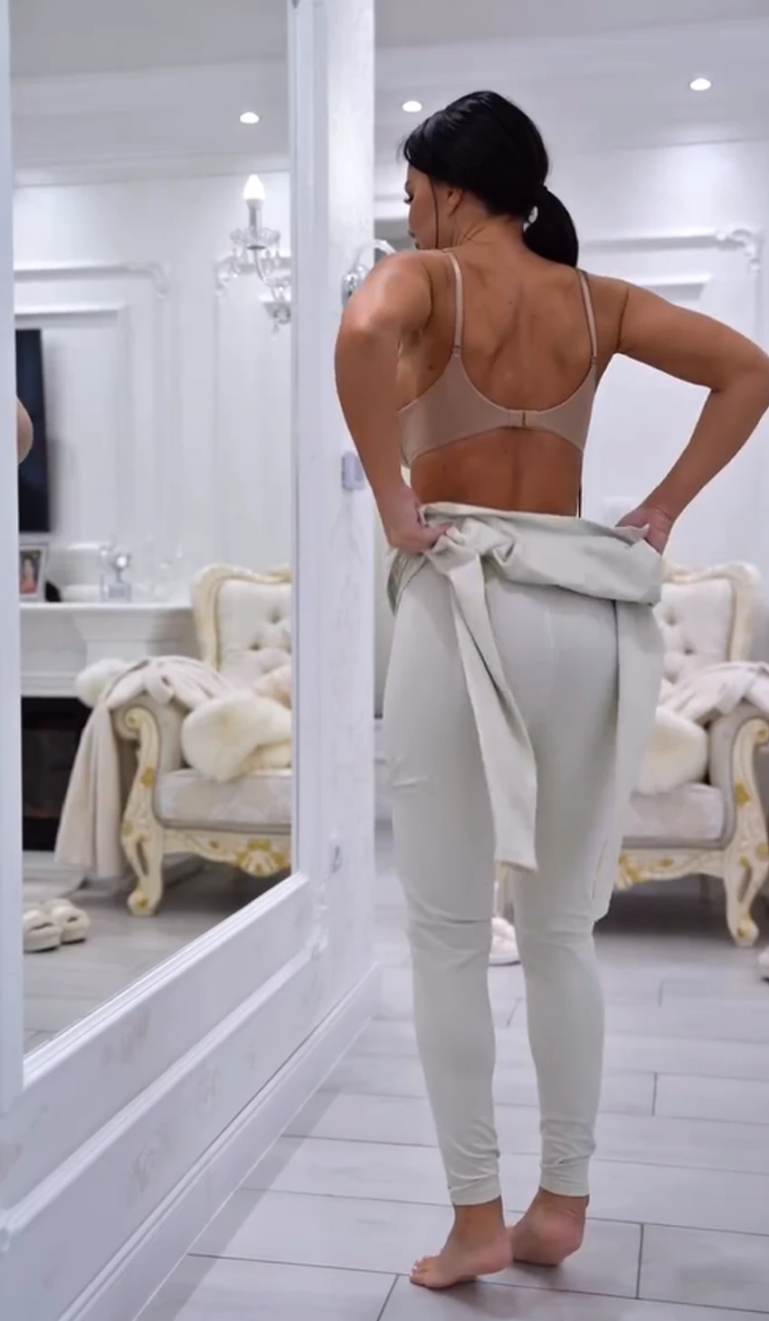 Stanija se snimala dok se presvlači, zadnjicu jedva uvukla u kombinezon: Ovako izgleda bez fotošopa