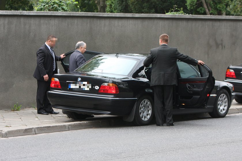 Samochody Kaczyńskiego. Kto mu je wybierał?