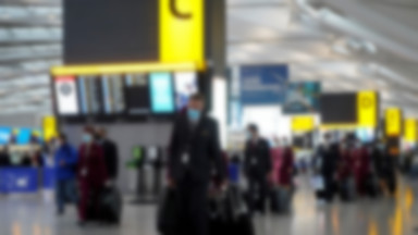 Chaos na Heathrow po tym, jak kolejne państwa zakazują lotów z Wielkiej Brytanii